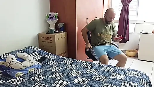 Adik tiriku yang seksi ngajarin aku caranya masturbasi. Spanish Porn.