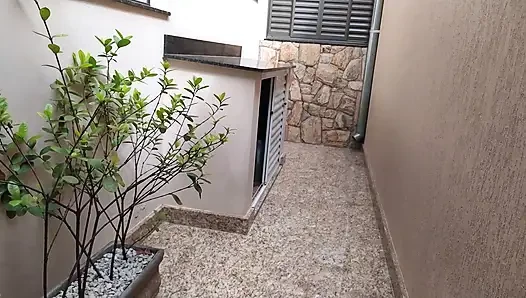Hot customer asked for cooking gas and was teasing the delivery man (Real video)