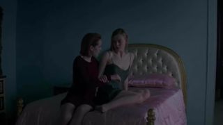 Jena Malone escena lésbica de the neon demon