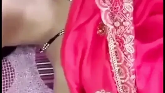 Ateşli Hintli Bengalli köylü evli kadın ve 19 yaşındaki devor evde tek başına anal seks