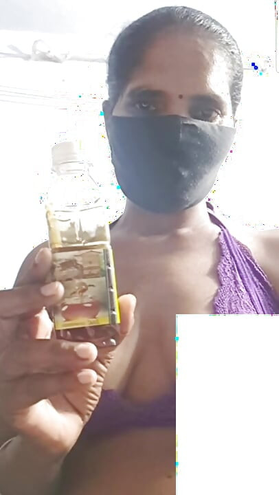 我的骚逼在视频通话里露出来了