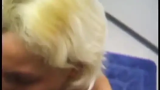 Sarışın amatör piliç arkadan sikiliyor