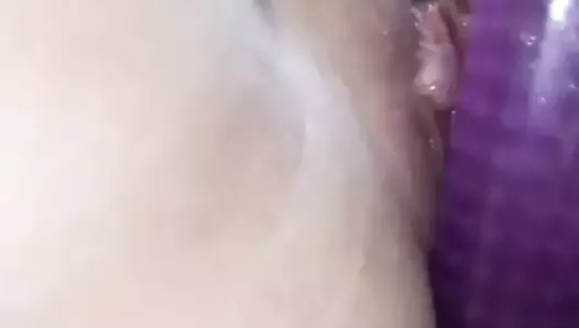 fingering my pussy and squirting for the first time
