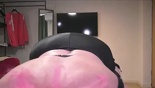 Ich komme aus versehen in dein zimmer und wir ficken am ende