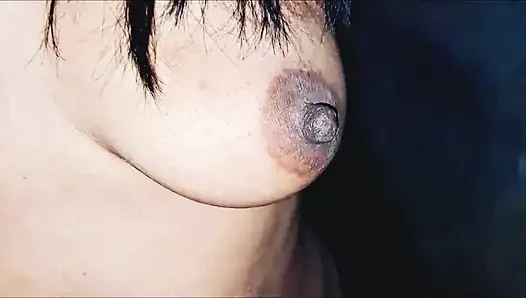 Desi-mädchen Fingert Ihre Muschi Und Massiert Ihre Muschi Und Drückt Ihre Möpse.