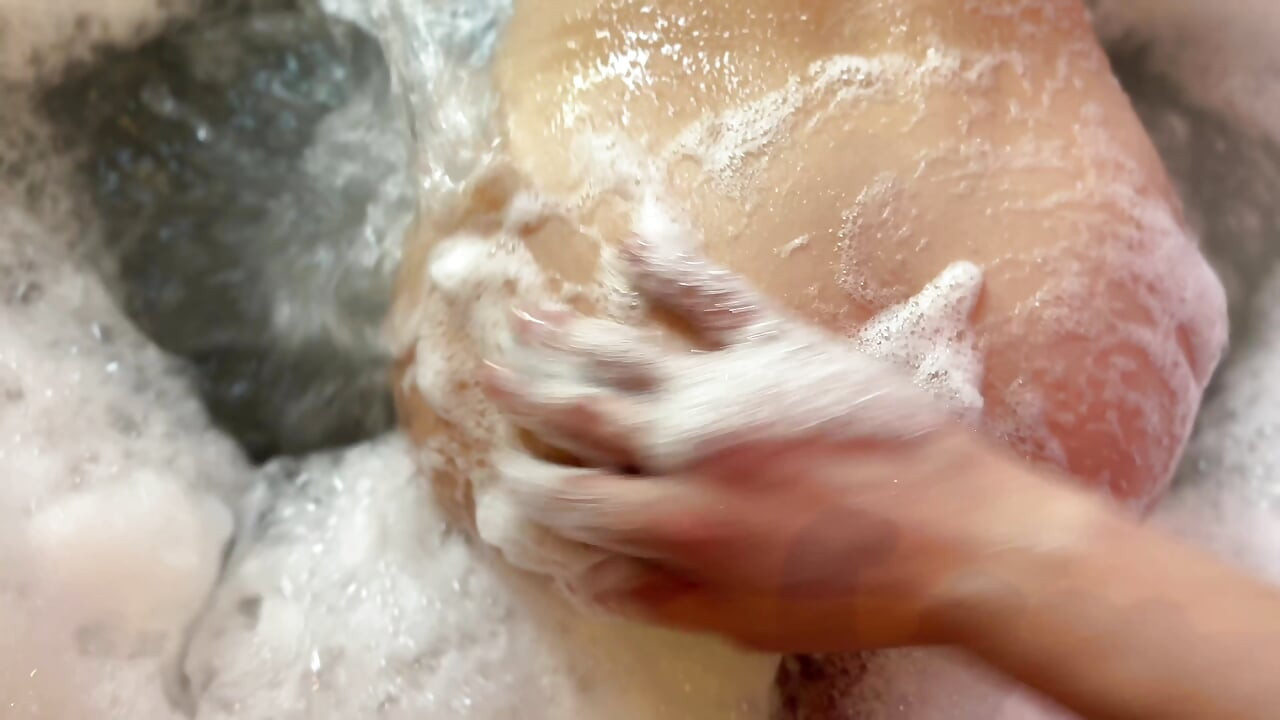 Hot Tub Fuck Fantasy - Cute Teen 18+ Amateur in Jacuzzi