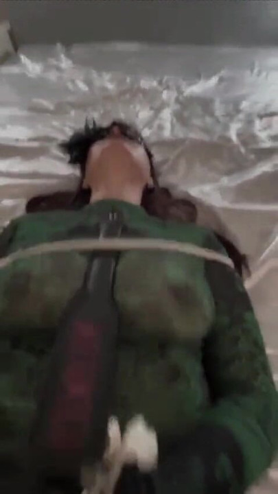لحظة مذهلة من "زوجة مربوطة ومارس الجنس وتبتلع الديك الكبير cumload"