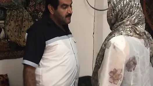 Sahin k cinsel olarak mahrum bir ev hanımıyla sikişiyor