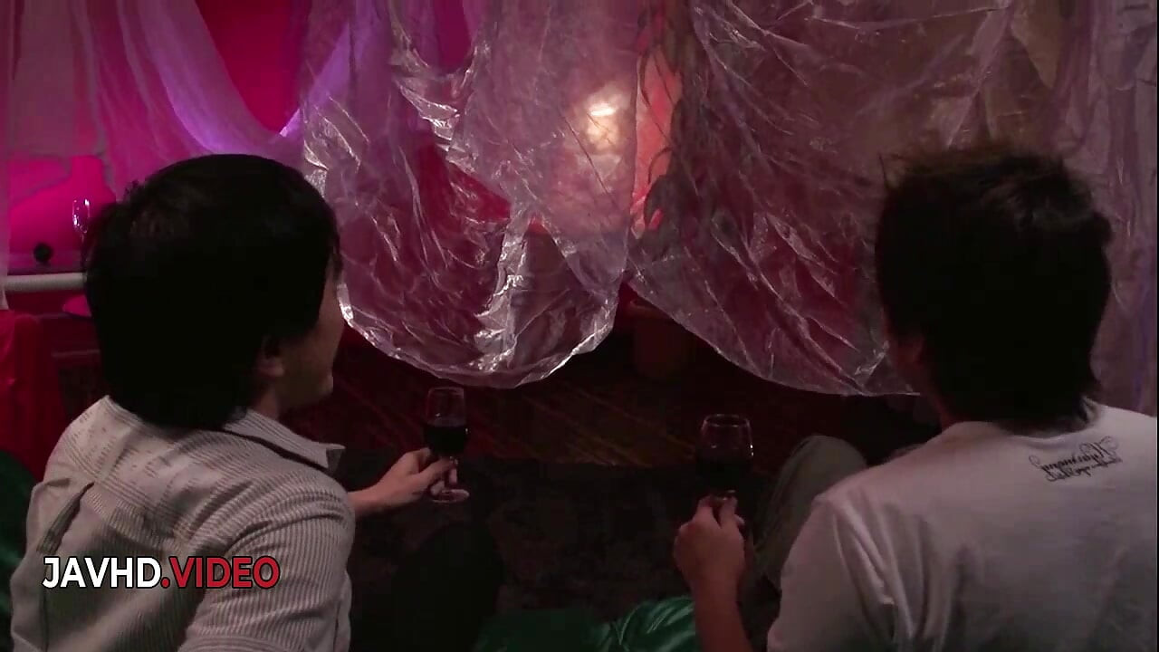 Sizzling japoński obciąganie Eri Inoue kończy się kęsem spermy