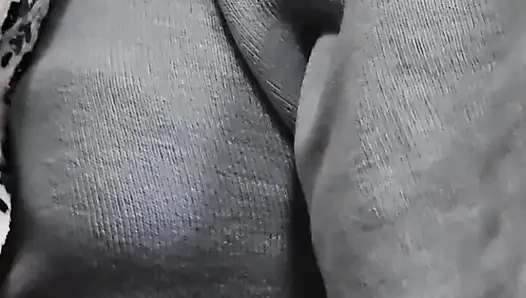 Cowok sange ini lagi asik muasin pantat bahenol komuternya pakai kontol besar di dalam kereta