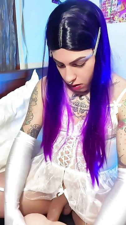 Trans Babe Emma Neukt Een Anale Speeltje En Komt Klaar in Een Intense Anale Seks