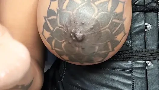 The Kinky Slut Queen "dark Dea" in Exclusive Squirt Fontaine in Live