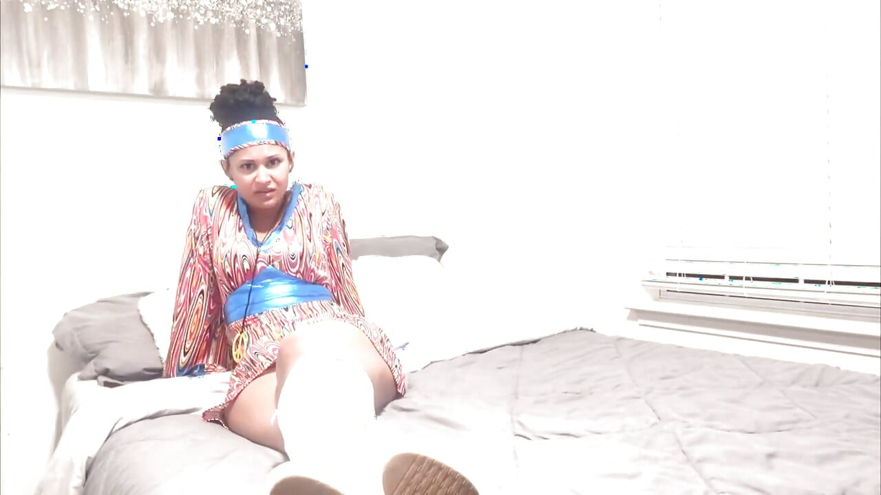 Calisa Bliss' Groovy '60s Feet Tease 4K POV Perfection Awaits!