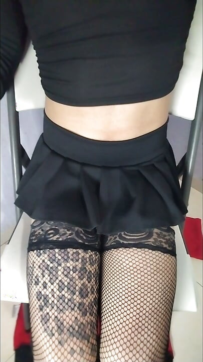 Femboy sitter åt dig