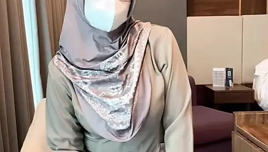 Guruku godain pascol di depan kamera