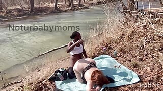 Teaser - une grosse PAWG rousse magnifique se fait baiser par une grosse bite noire au bord de la rivière