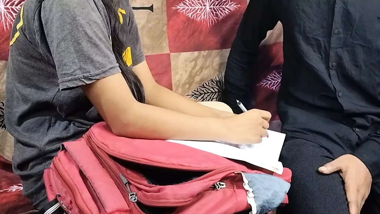 火辣印度老师干她漂亮的学生