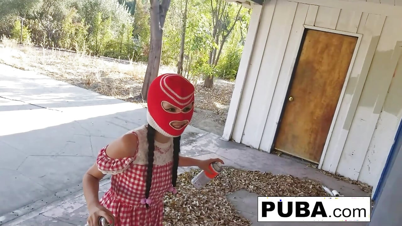 Marica Hase घर पर जैकर को क्रिस लंड से बड़ा काला लंड मिलता है!