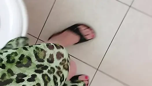 Kleines pinkeln im büro