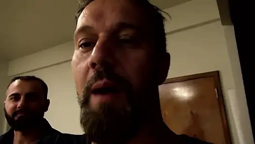 Dövmeli Sarışın Sürtük Gırtlağına Kadar Alıyor Ve Götünü Mahvediyor!