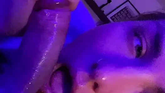 Soğuk bir sonbahar akşamında rahat evde oral seks