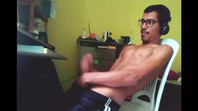 Free video 65 wearing these shorts makes me hard