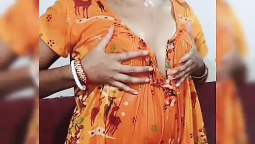 Majikan seksi india lagi asik muasin memeknya sendirian di rumah!