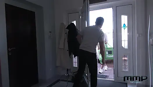 Pizza Chick seksi ke rumah