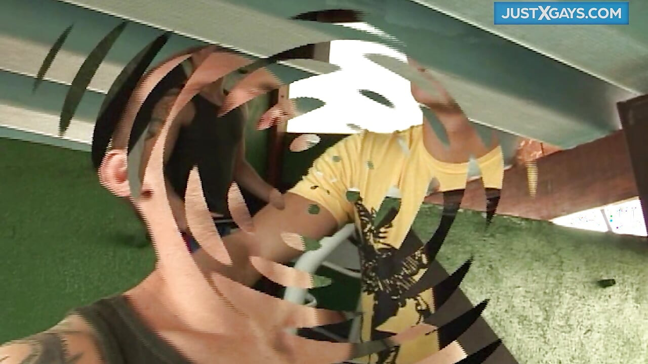 ムラムラしたジムの仲間はコントロールを失い、遠慮なくお互いをファックします