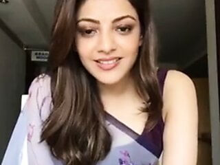 Kajal aggarwal mostrando axilas y tetas en sari sin mangas