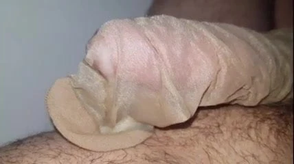 Il cazzo viene sborrata in nylon