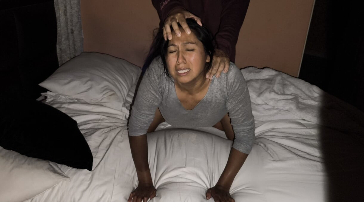 Please I don't want to anymore! The wife of the neighbor who ran away from home begs me