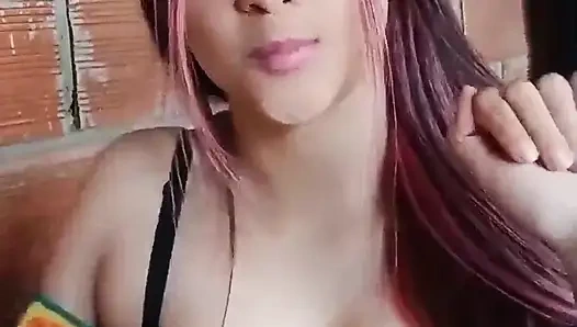 Молодая колумбийская девушка