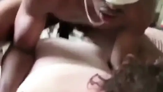 İngiliz iri güzel kadın götten sikişmeme izin ver inleyerek orgazm oluyor