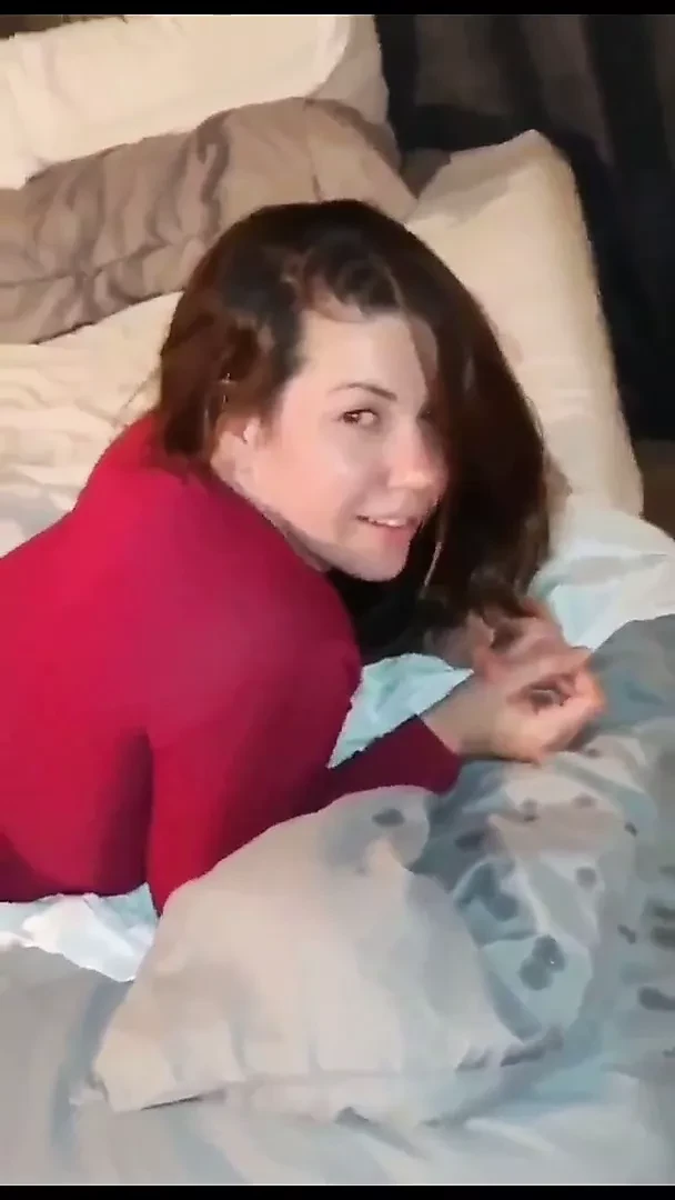 Husband prematurely cums on wife’s face
