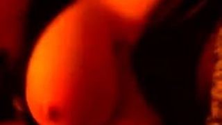 Толстушка с большими лактирующими грудями в видео от первого лица