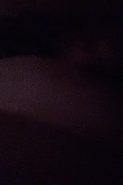 Je joue avec mes seins naturels