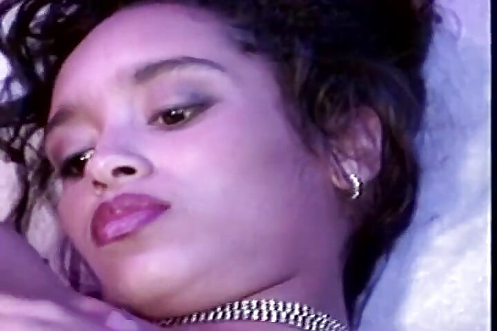 Cô ấy là em bé mang thai đến từ Pháp, người thích ăn tinh