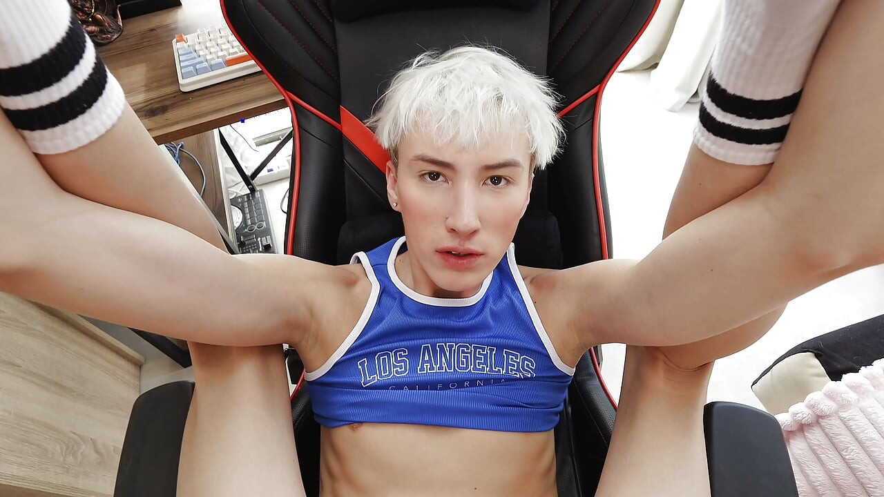 Cute Twink Bounces on a Huge Cock and Takes Cum in His Hole.