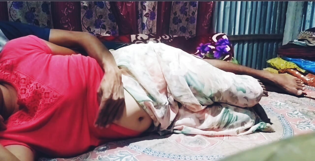 Tetona india Snow folla cuñado enojado con su apretado coño mojado
