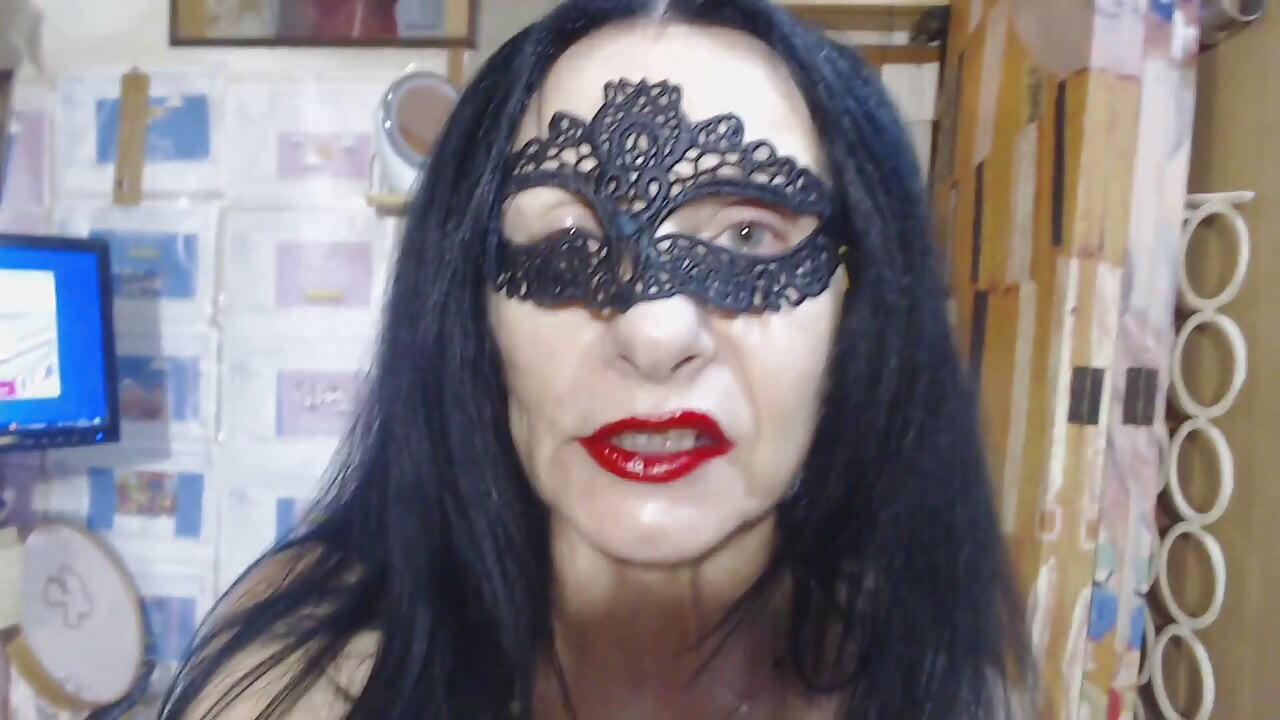 Video in Pantyhose While Pissing