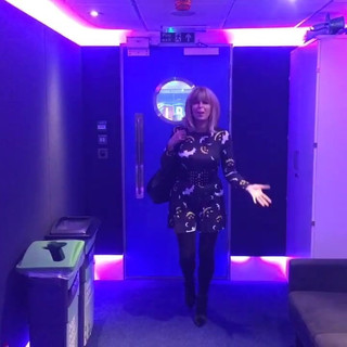 Kate Garraway с красивыми ногами