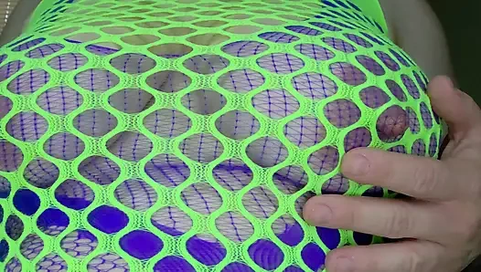 Neon yeşil file orta yaşlı seksi sürtük büyük mavi dildo alıyor - ıslak amcık esnetme ve kremsi orgazm