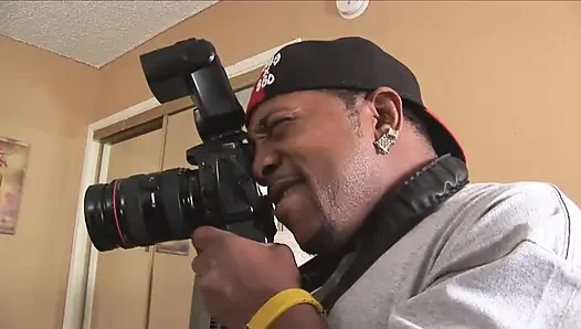 Мадам Трикси - огромная толстушка жаждет члена, чтобы заполнить ее рот спермой