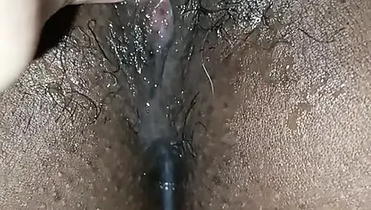 Seksi zenci sıska karımla boşalana ve fışkırtana kadar oynuyorum