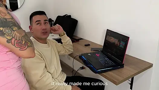 Ich erwischte den computertechniker beim masturbieren auf meinen videos und er fickt am ende meinen großen latina-arsch - Devil Khloe