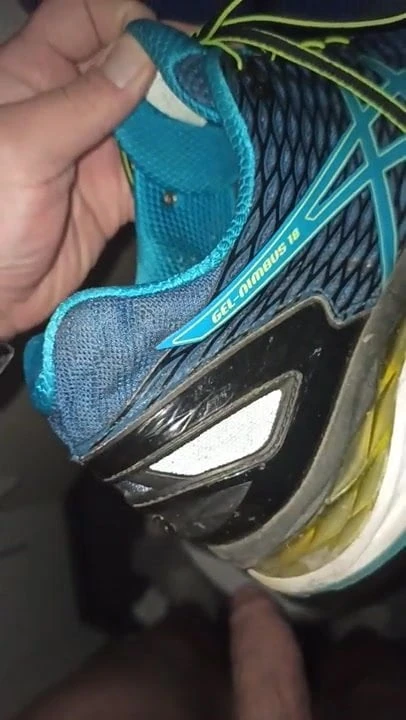 Cum on Neighbor Asics Nimbus size 46