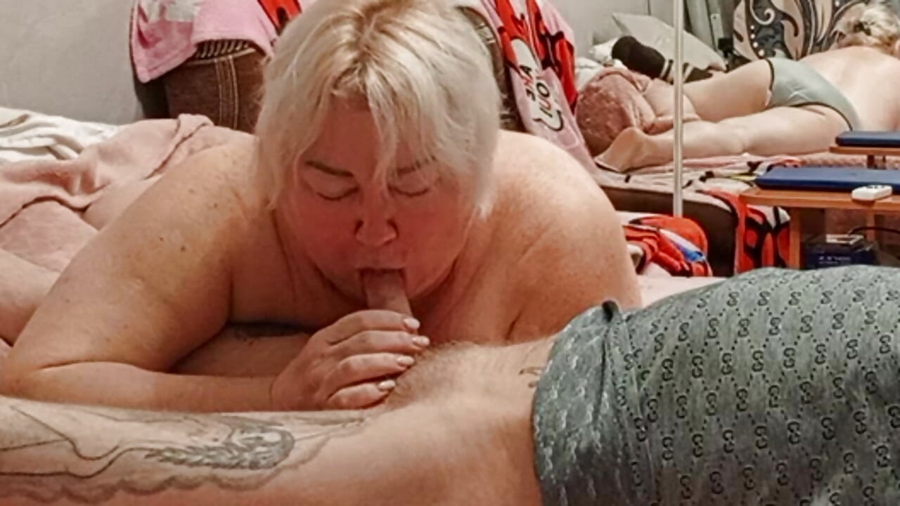 Boquete suave e porra na boca da madrasta