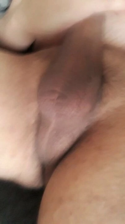 Melancap di sofa