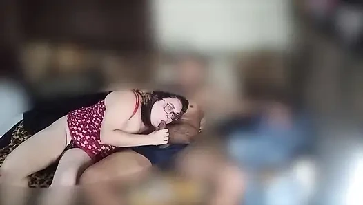 Memek pelacur jalang ini dicrot sperma hangat